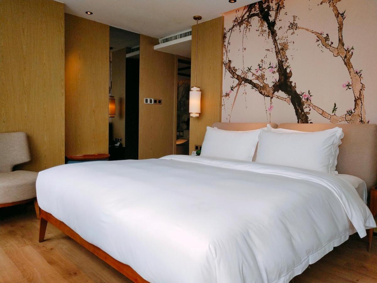 Howard Johnson Riverview Hotel Гуанчжоу Екстер'єр фото