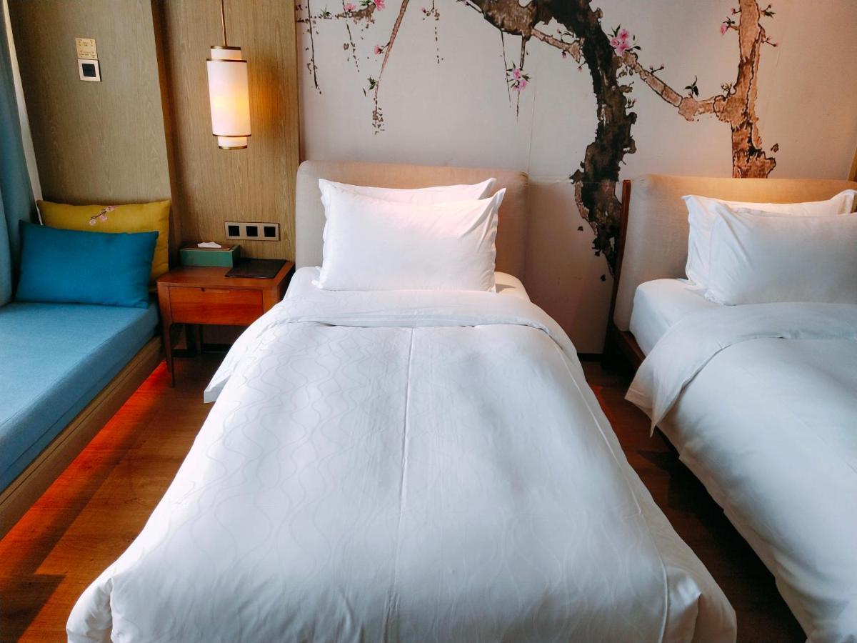 Howard Johnson Riverview Hotel Гуанчжоу Екстер'єр фото